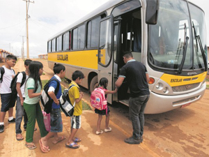 Governo autoriza correção dos valores do transporte escolar