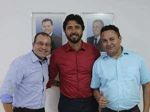 Oloares Ferreira parabeniza Paulinho pela presidência da AGM