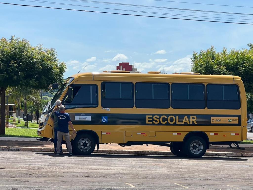 Detran-GO vistoria veículos do transporte escolar